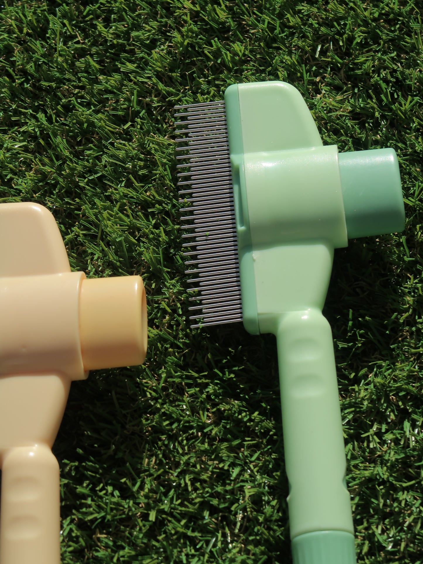 Self-Cleaning Pet Grooming Comb