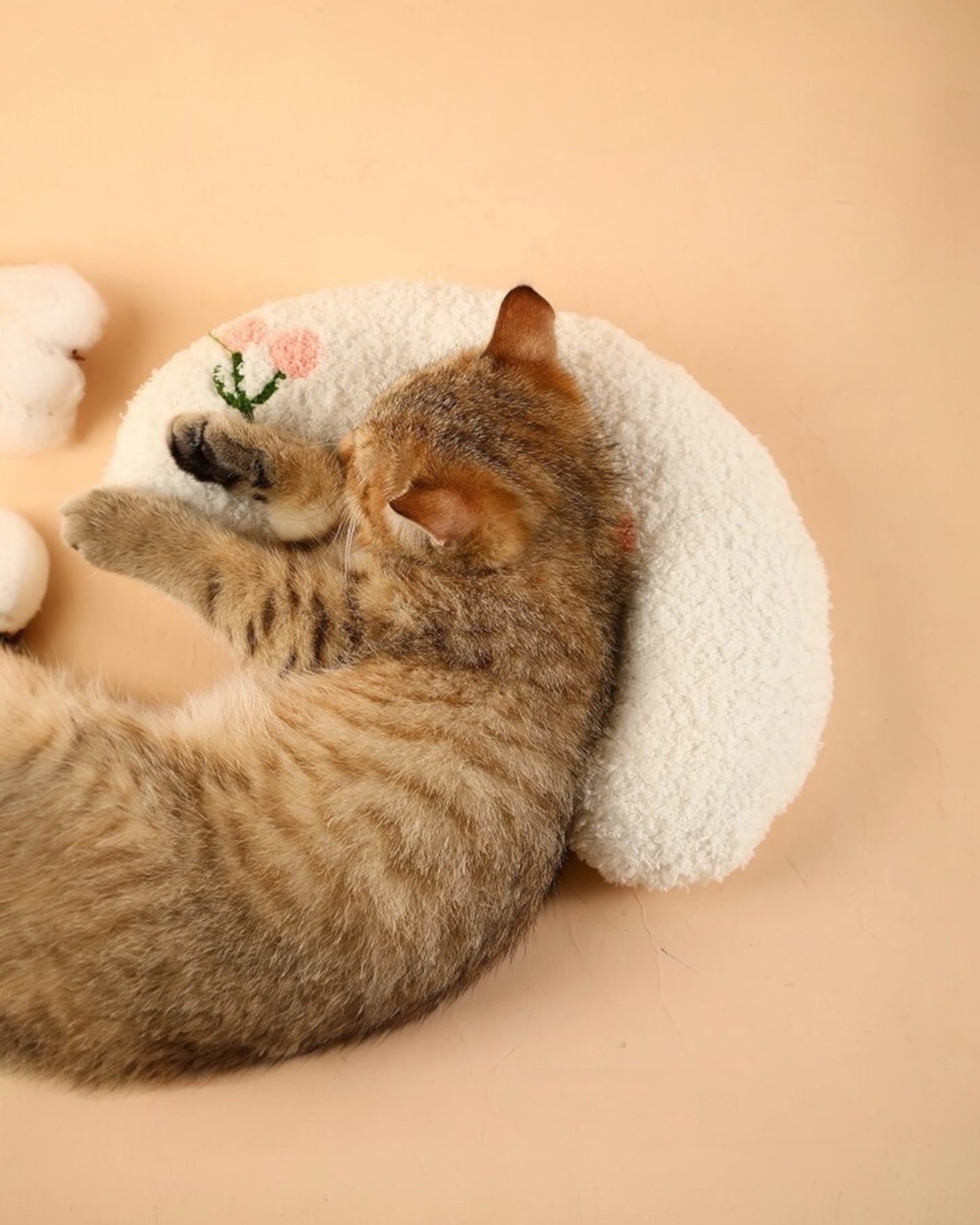 U-Shaped Calming Pillow for Cats and Dogs