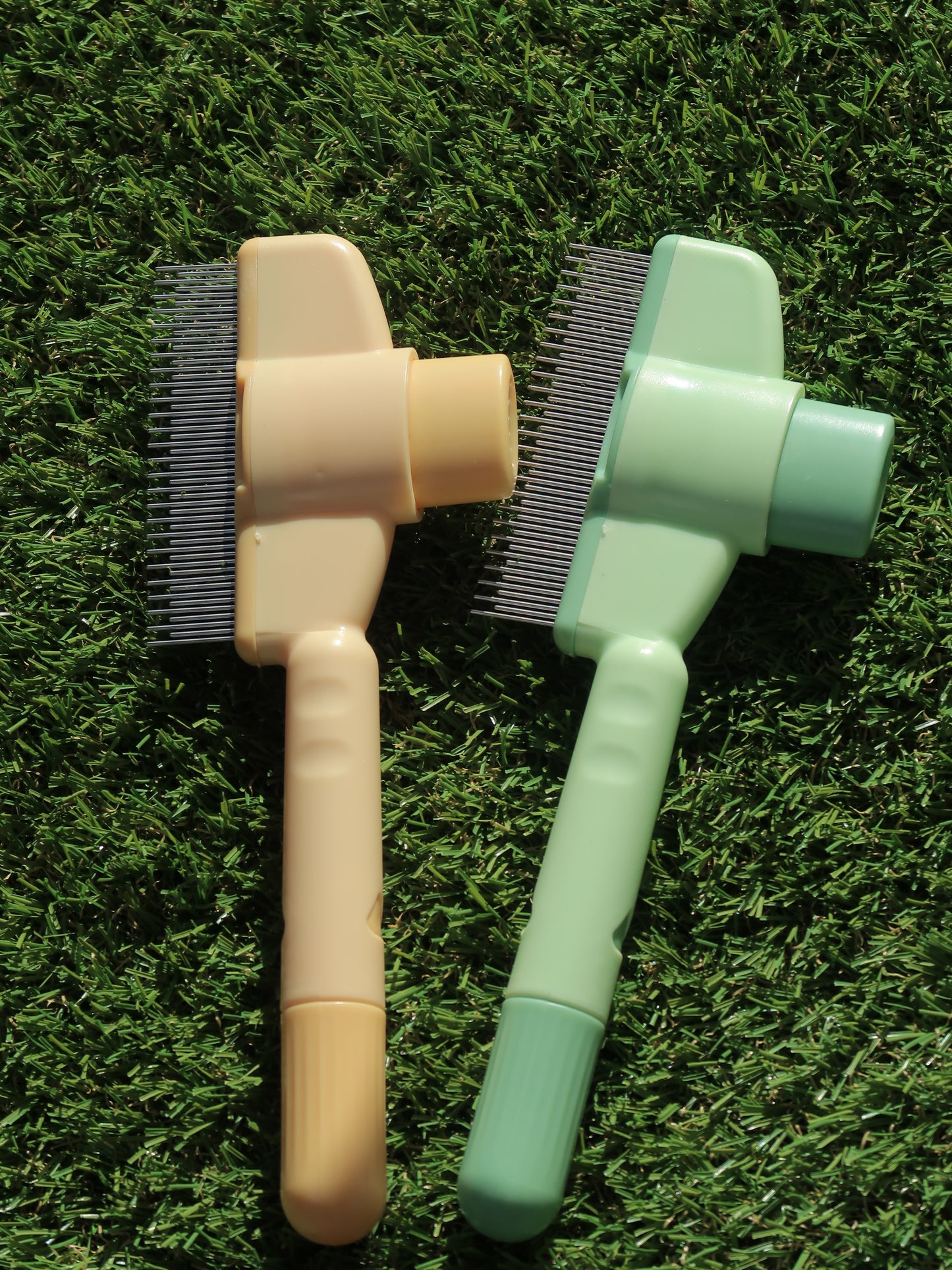 Self-Cleaning Pet Grooming Comb