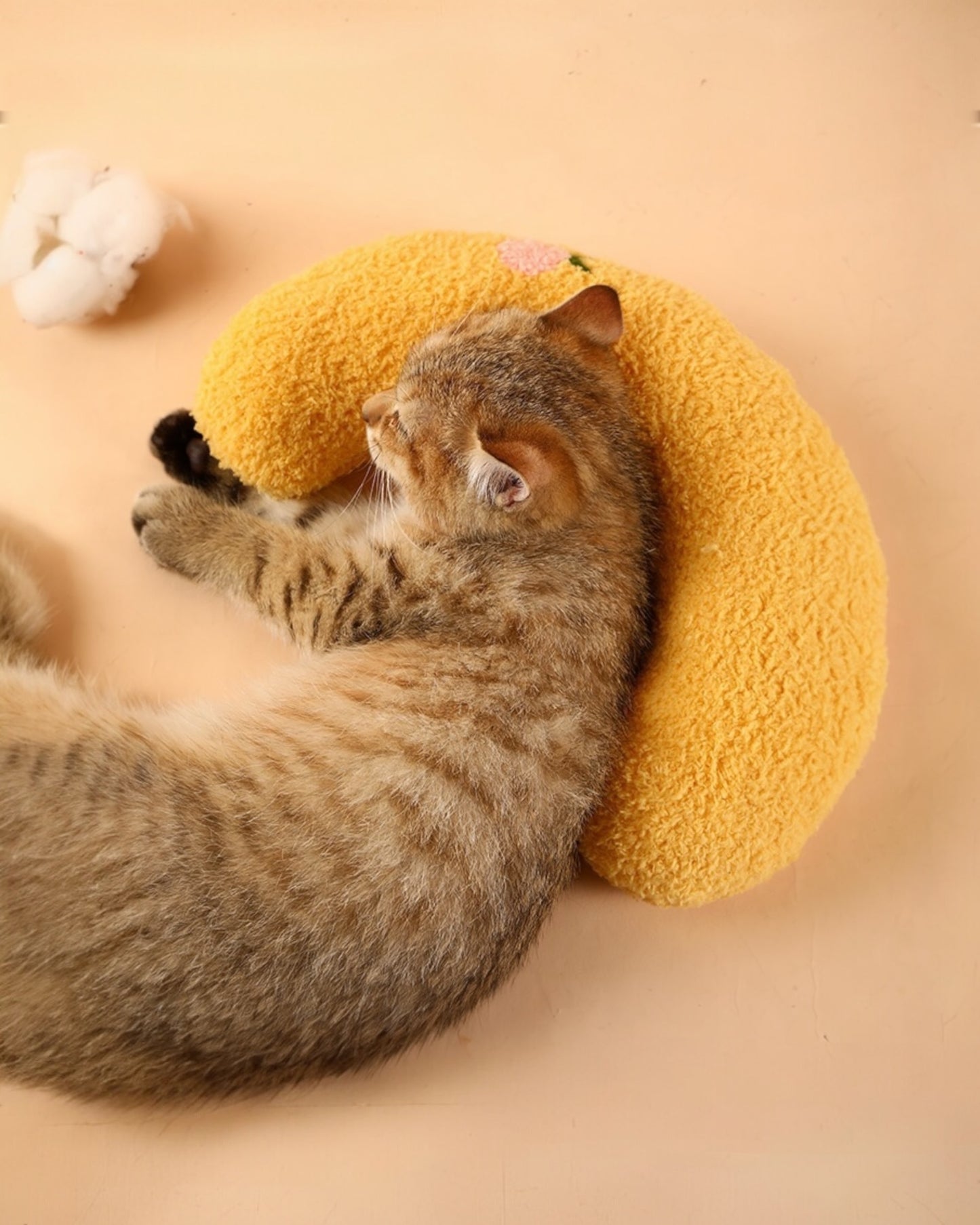 U-Shaped Calming Pillow for Cats and Dogs