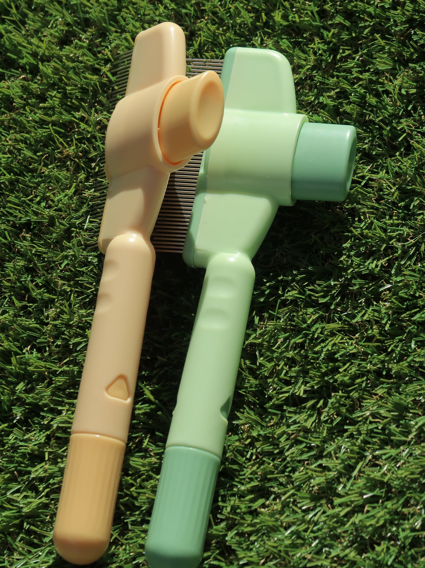 Self-Cleaning Pet Grooming Comb