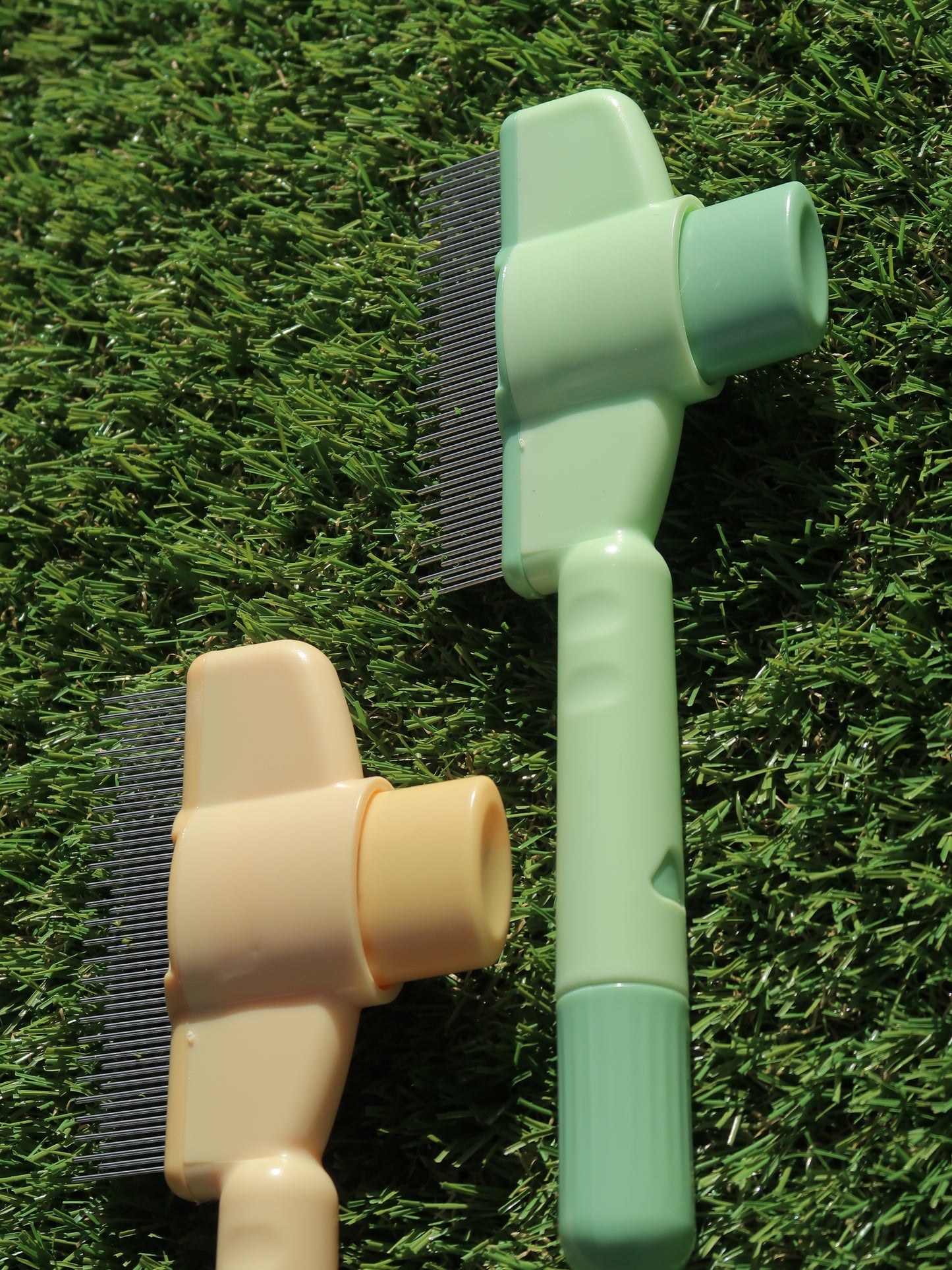 Self-Cleaning Pet Grooming Comb